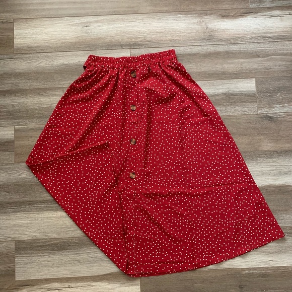 red and white polka-dot skirt. - Picture 4 of 4